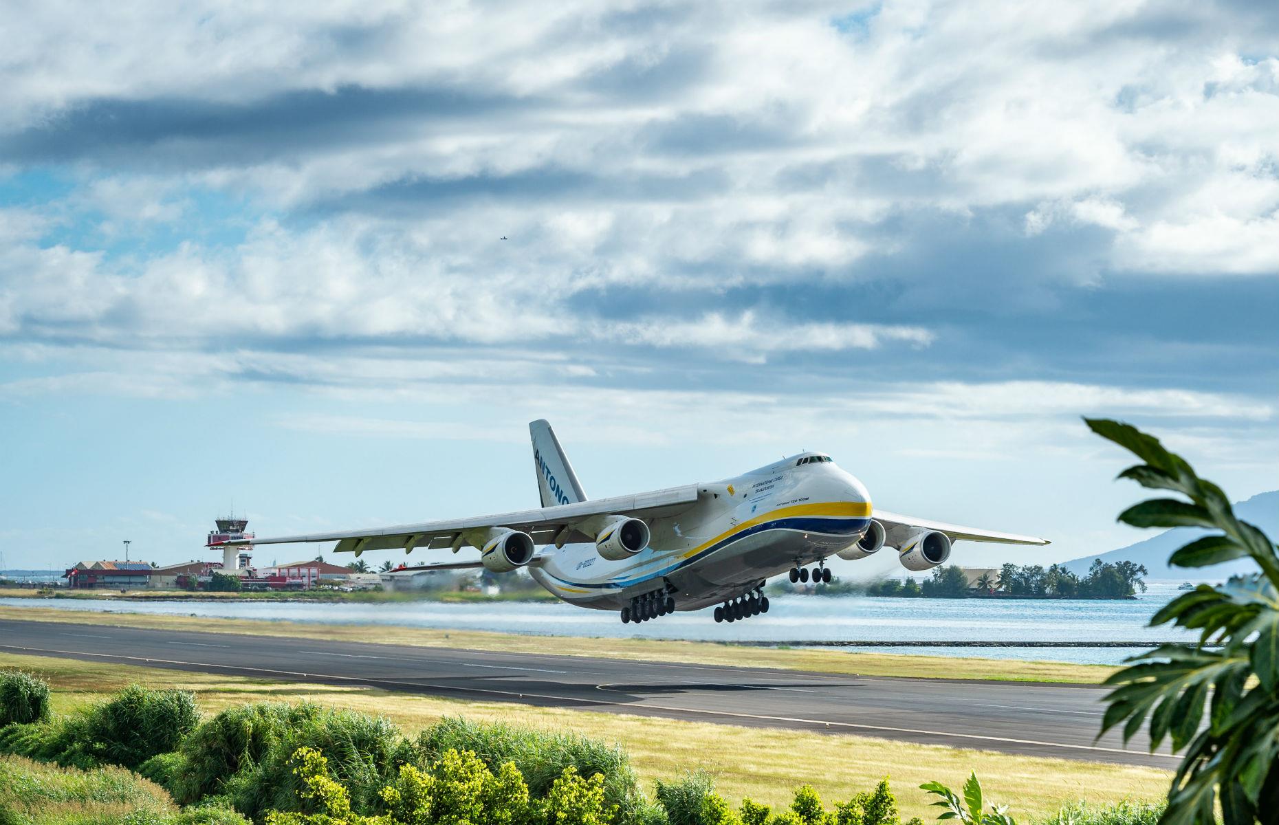 Antonov AN-124 Ruslan: 240 feet